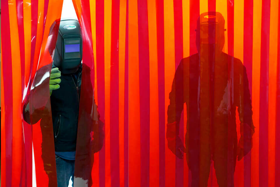 Штора ПВХ для сварки 300, красная, гладкая