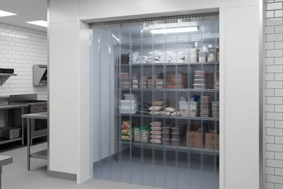 Завеса ПВХ морозостойкая 300, полупрозрачная, гладкая