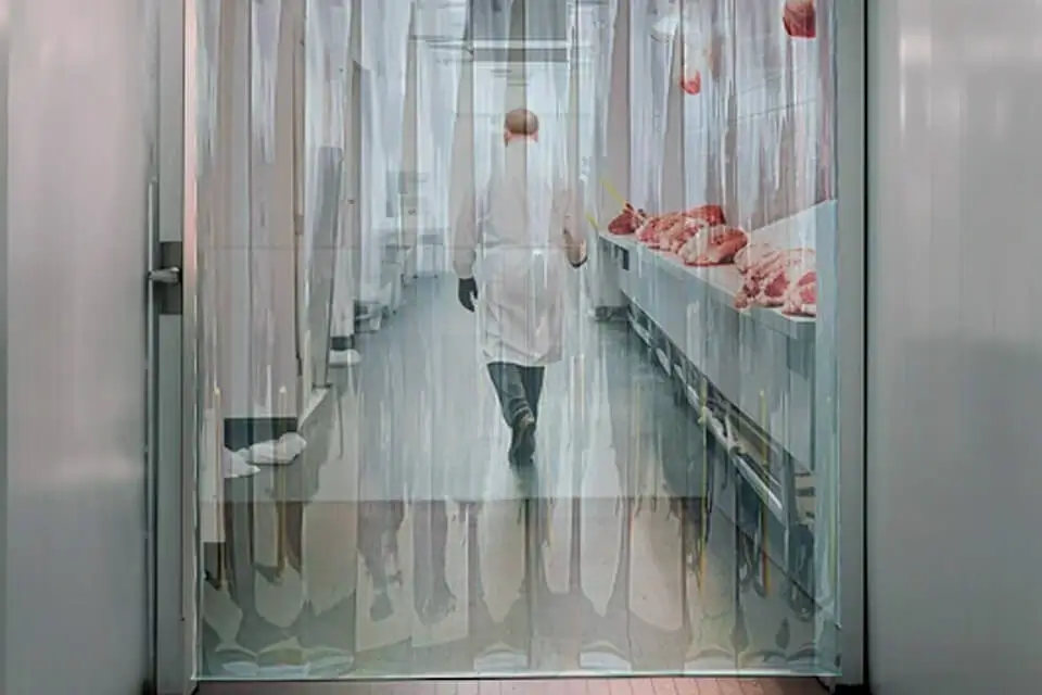 Штора ПВХ морозостойкая 200, полупрозрачная, гладкая