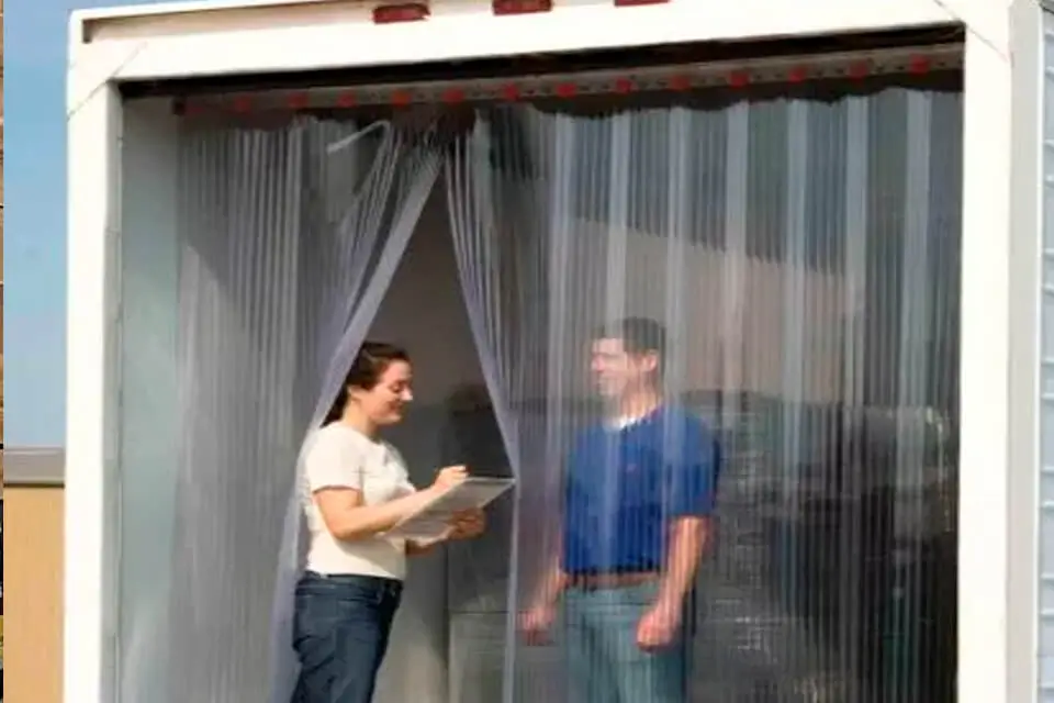 Термоштора ПВХ морозостойкая 300 мм полупрозрачная рифленая