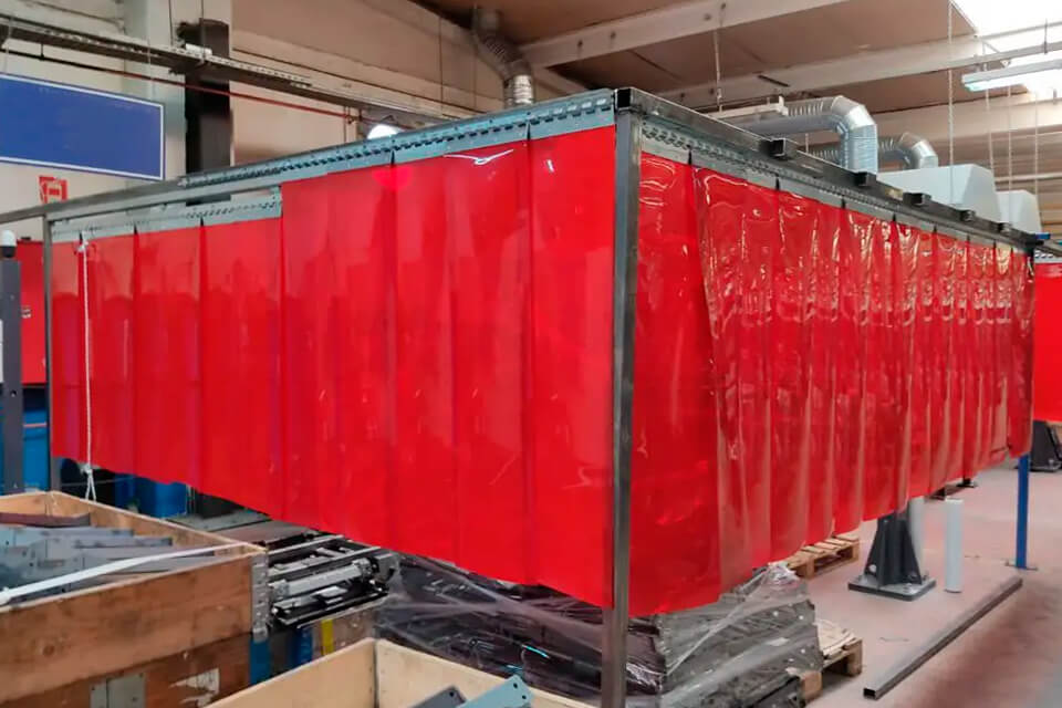 Применение лент ПВХ для ограждения сварочных постов